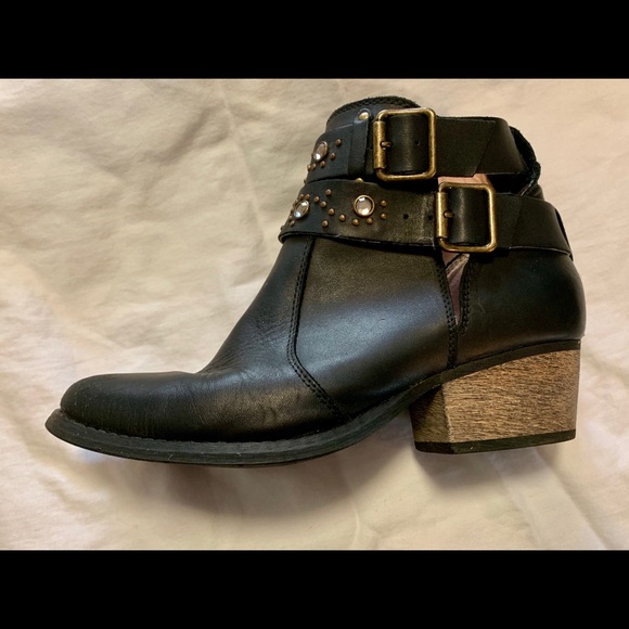 🎈SOLD!🎈 Betsey Johnson Leather Rhinestone Boots - Picture 2 of 8